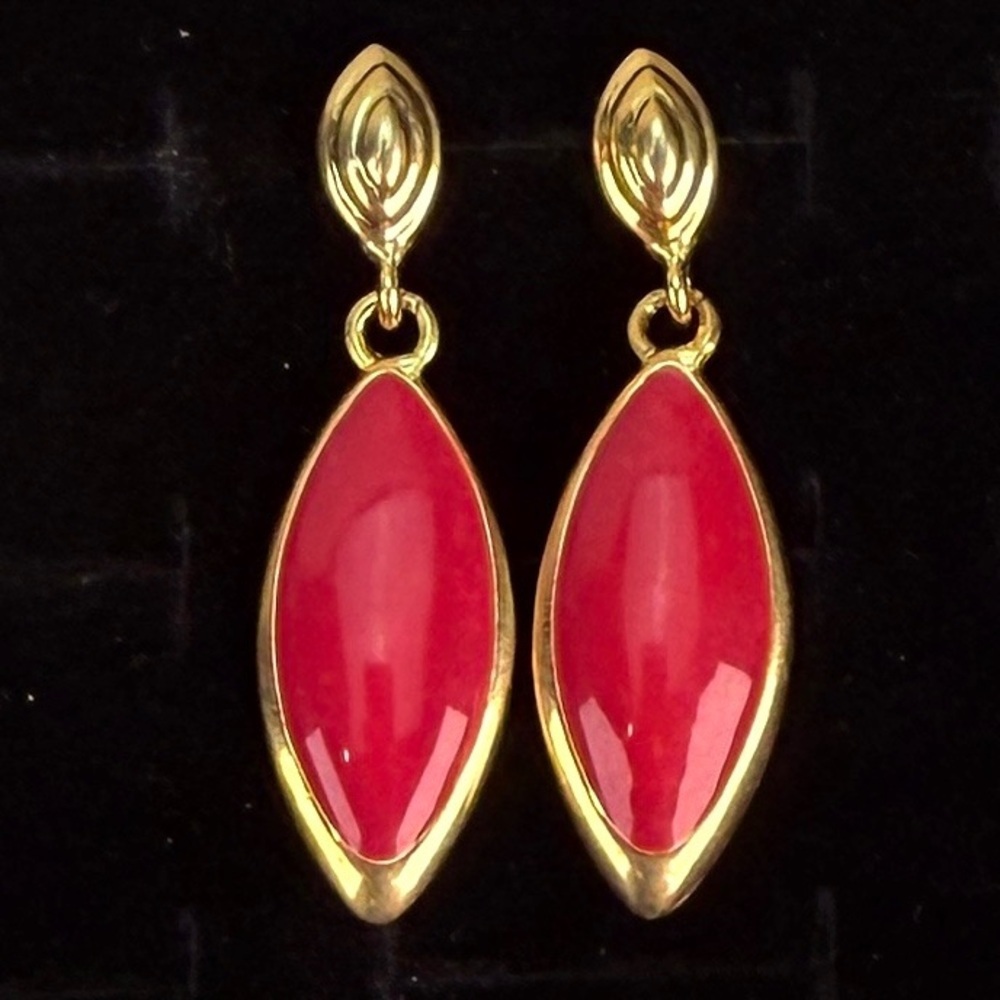 Beautiful, goldtone and pink pierced earrings